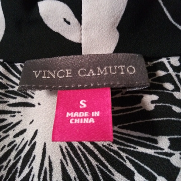 NWT Vince Camuto Black and White Floral Blouse - Picture 4 of 5